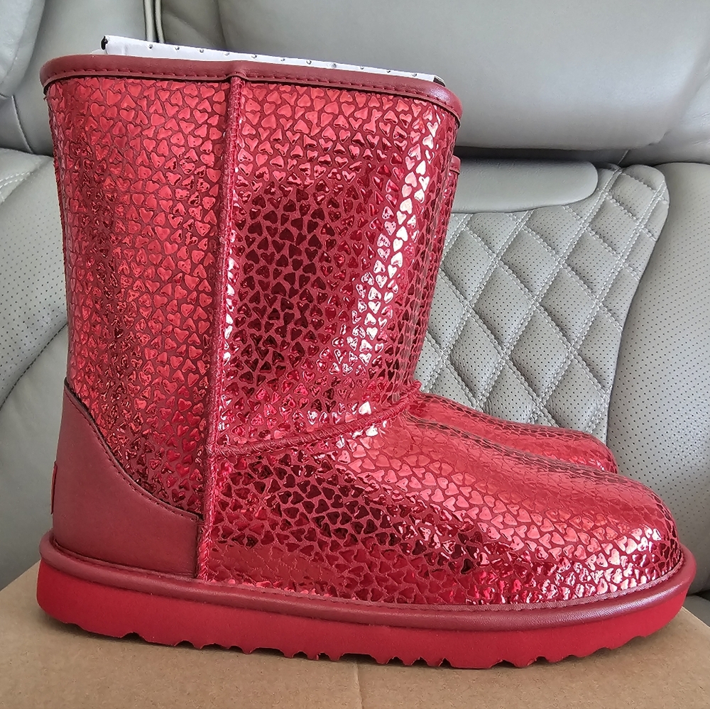 NIB UGG Girls' Classic II Gel Hearts Boots (Youth) Size 5
